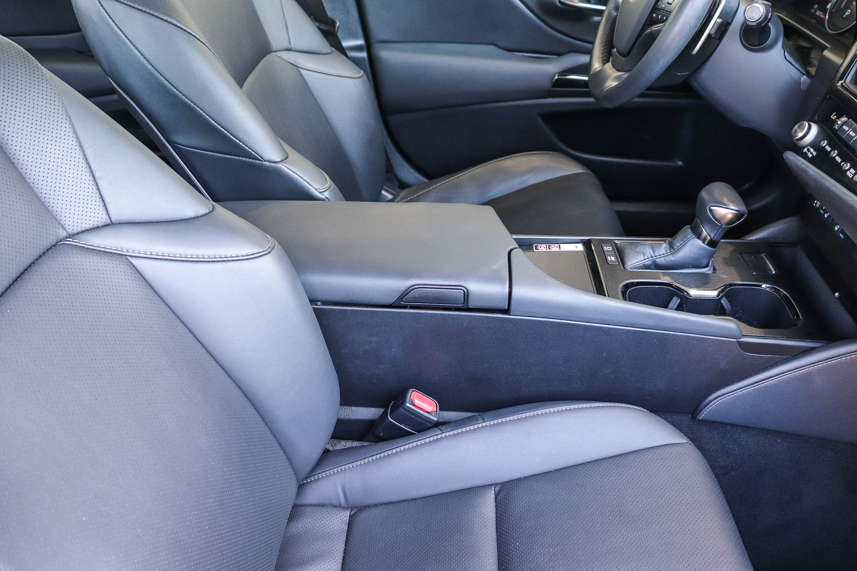 Used 2024 Lexus ES 300h w/ Premium Package FWD image 19