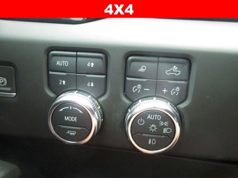 Used 2024 GMC Sierra 2500 AT4 w/ AT4 Premium Plus Package AWD/4WD image 32