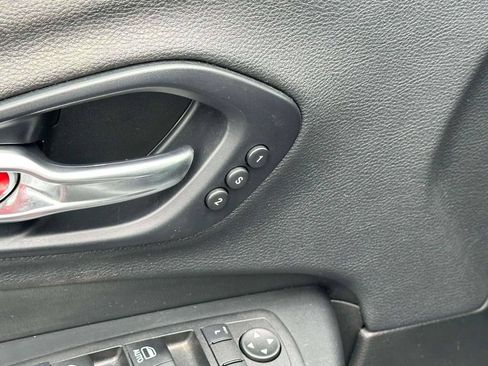 Used 2019 Jeep Cherokee Limited AWD/4WD image 18