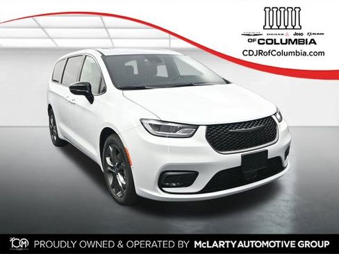 New 2026 Chrysler Pacifica Select image 1