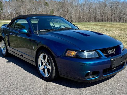 Used 2004 Ford Mustang Cobra RWD image 2