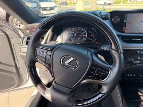 Used 2020 Lexus ES 350 w/ Accessory Package FWD image 17