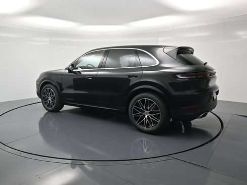 Certified 2026 Porsche Cayenne AWD/4WD image 3