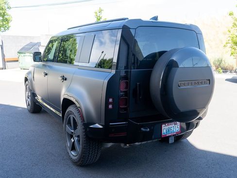 Used 2025 Land Rover Defender 110 X-Dynamic SE AWD/4WD image 5