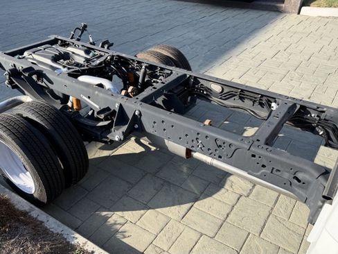 Used 2024 Ford F550 4x4 Crew Cab Super Duty w/ XLT Value Package image 10