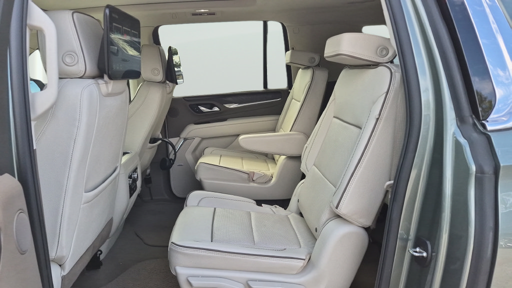Used 2024 GMC Yukon XL Denali w/ Advanced Technology Package AWD/4WD image 26