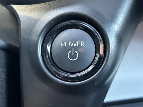 Used 2025 Toyota Sienna XLE FWD image 36
