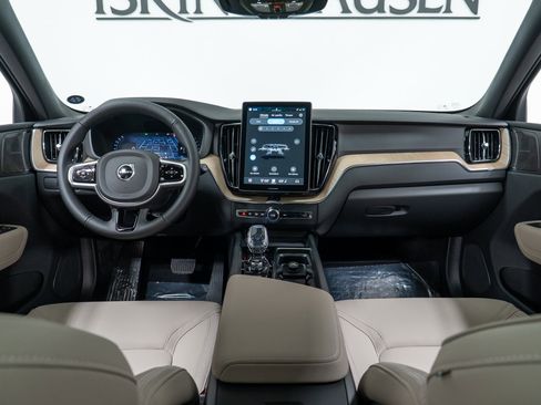 New 2026 Volvo XC60 B5 Plus w/ Climate Package image 15