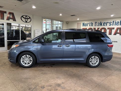 Used 2017 Toyota Sienna XLE w/ XLE Navigation Package image 7