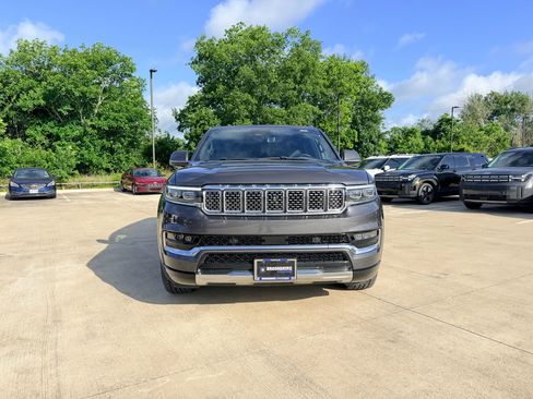 Used 2022 Jeep Grand Wagoneer Series II AWD/4WD image 2