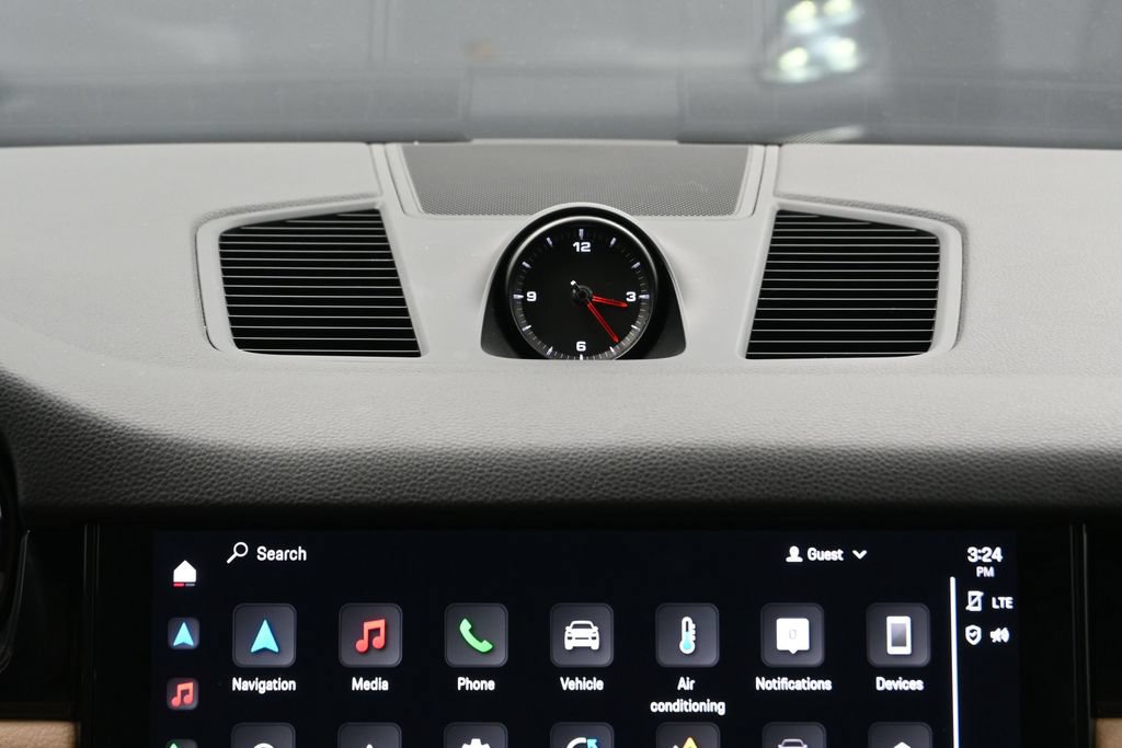 Certified 2022 Porsche Cayenne AWD/4WD image 25