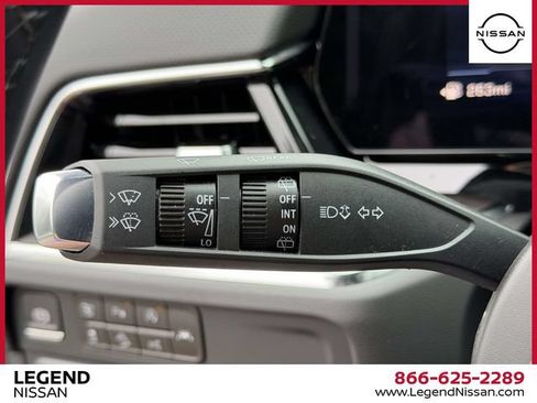 Used 2025 Chevrolet Suburban Premier AWD/4WD image 30