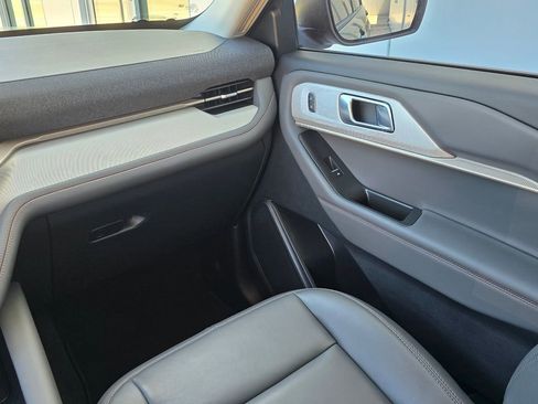 Used 2025 Ford Explorer Active w/ Active Comfort Package RWD image 22