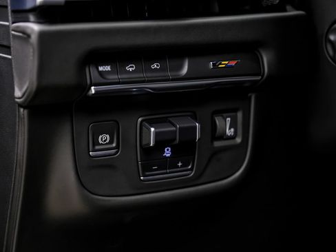 Used 2025 Cadillac Escalade V AWD/4WD image 38