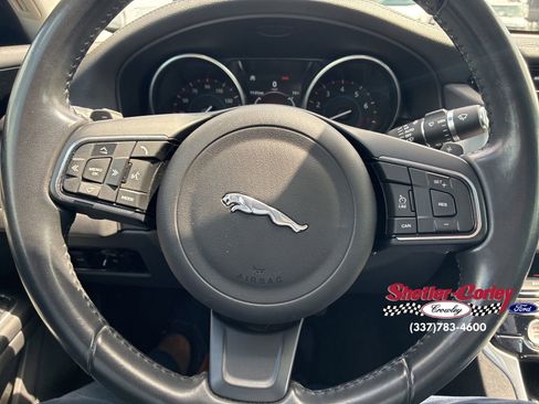 Used 2018 Jaguar XF Premium RWD image 25