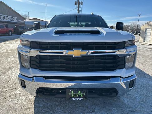 Used 2024 Chevrolet Silverado 2500 LT w/ Convenience Package image 8