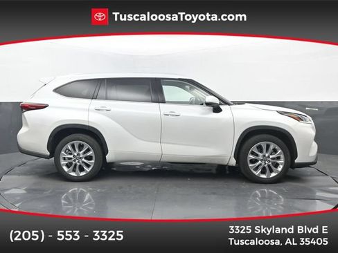 Used 2023 Toyota Highlander Limited FWD image 1