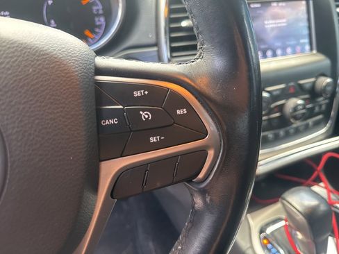 Used 2020 Jeep Grand Cherokee Laredo image 15