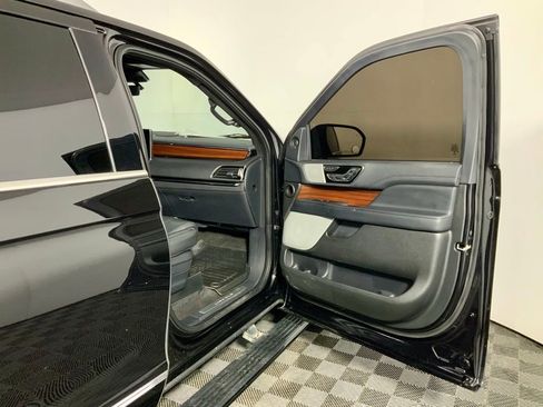 Used 2022 Lincoln Navigator Reserve image 35