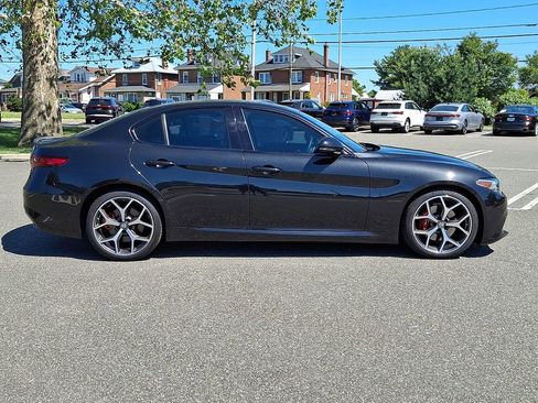 Used 2018 Alfa Romeo Giulia Ti Sport w/ Quick Order Package 22S Sport AWD/4WD image 10