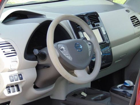 Used 2012 Nissan Leaf SL FWD image 19
