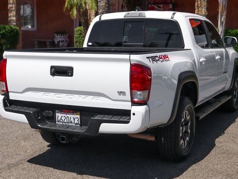 Used 2021 Toyota Tacoma TRD Off-Road w/ Technology Package image 8