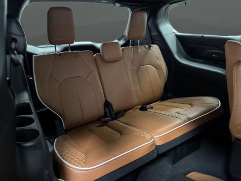 New 2026 Chrysler Pacifica Pinnacle w/ Trailer Tow Group image 34