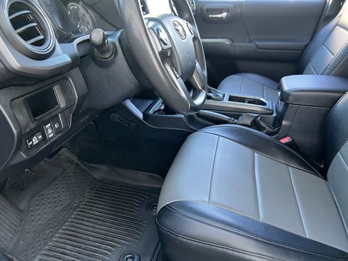 Used 2019 Toyota Tacoma TRD Sport w/ Technology Package AWD/4WD image 14