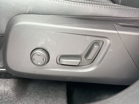 Certified 2025 Volvo XC40 B5 Core image 18