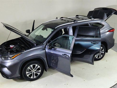 Used 2023 Toyota Highlander XLE image 25