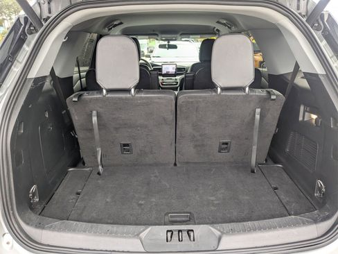 Used 2024 Ford Explorer XLT w/ Equipment Group 202A image 13