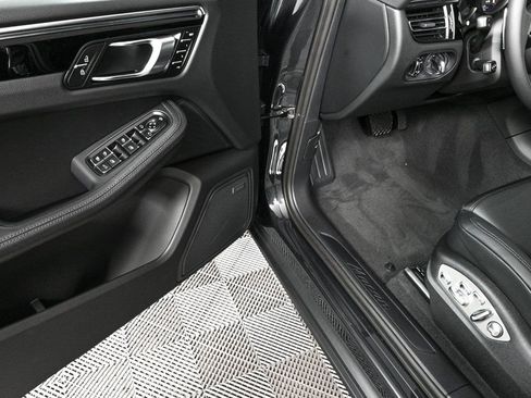 Certified 2026 Porsche Macan image 8