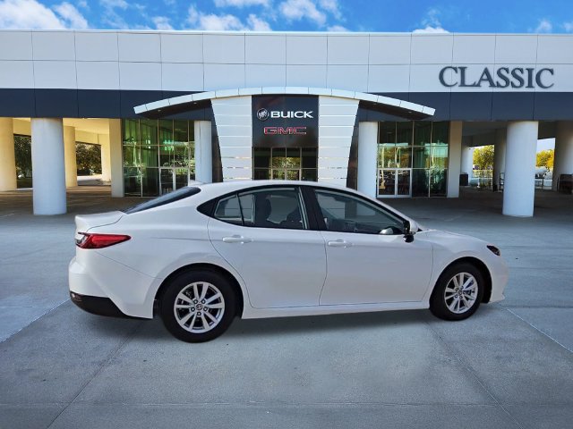 Used 2025 Toyota Camry LE FWD image 9