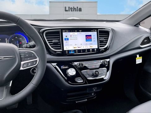 New 2026 Chrysler Pacifica Select image 16