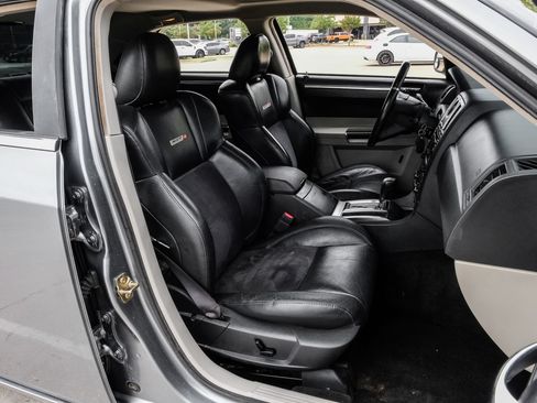 Used 2006 Chrysler 300 SRT8 w/ SRT Option Group II RWD image 32