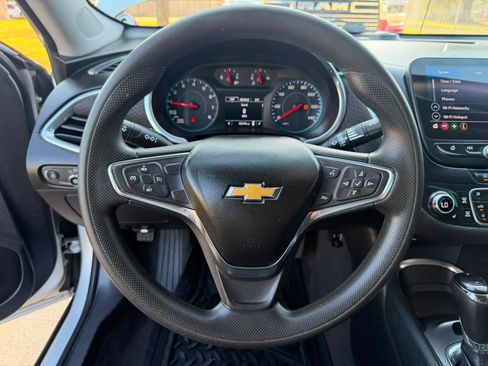 Used 2020 Chevrolet Malibu LT FWD image 16