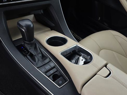 Used 2019 Toyota Avalon XLE w/ Moonroof Package image 25