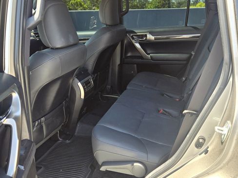 Used 2020 Lexus GX 460 Premium w/ Premium Package image 4