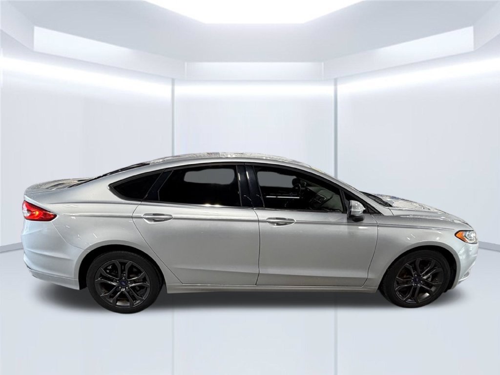 Used 2018 Ford Fusion SE w/ Equipment Group 201A FWD image 8