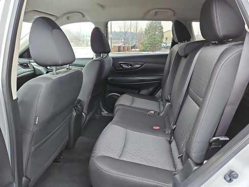 Certified 2018 Nissan Rogue SV image 7