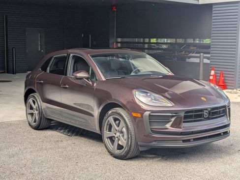 Certified 2026 Porsche Macan AWD/4WD image 7