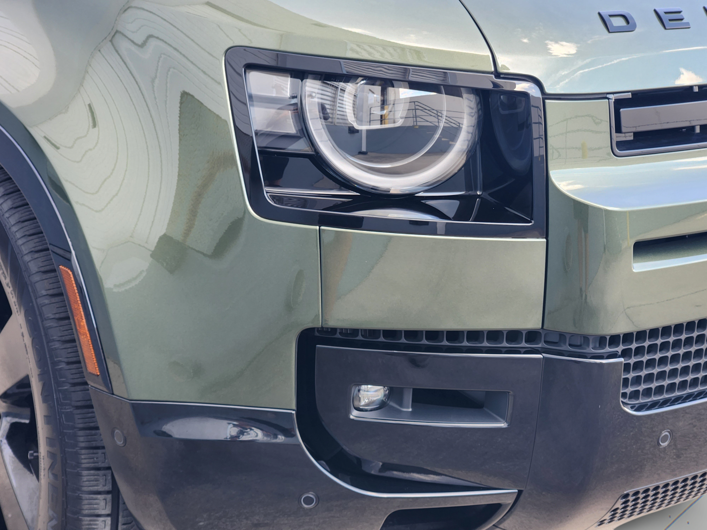 New 2026 Land Rover Defender 110 X-Dynamic SE AWD/4WD image 8