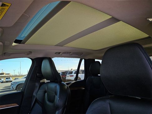 Used 2022 Volvo XC90 T6 Momentum w/ Advanced Package image 21