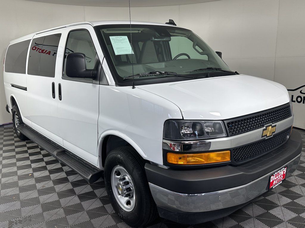 Used 2025 Chevrolet Express 3500 LT w/ LT Preferred Equipment Group RWD image 8