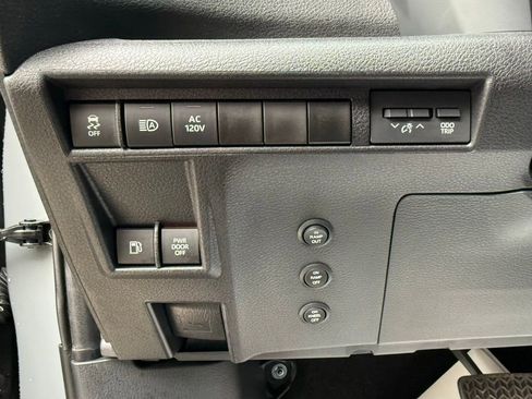 Used 2025 Toyota Sienna XSE image 36