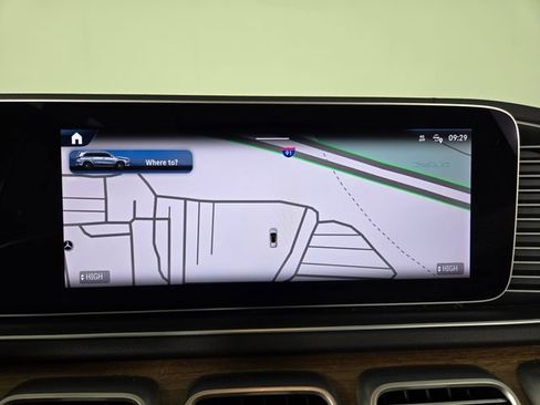 Used 2025 Mercedes-Benz GLS 450 4MATIC image 34