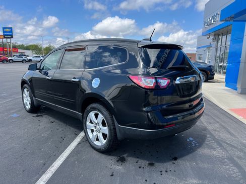 Used 2016 Chevrolet Traverse LT w/ Style and Technology Package FWD image 3