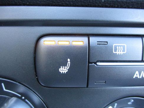 Used 2013 Volkswagen Beetle 2.5 FWD image 61