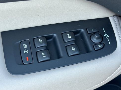 New 2026 Volvo XC60 B5 Plus w/ Climate Package image 15