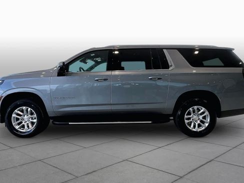 Used 2026 Chevrolet Suburban LT RWD image 32